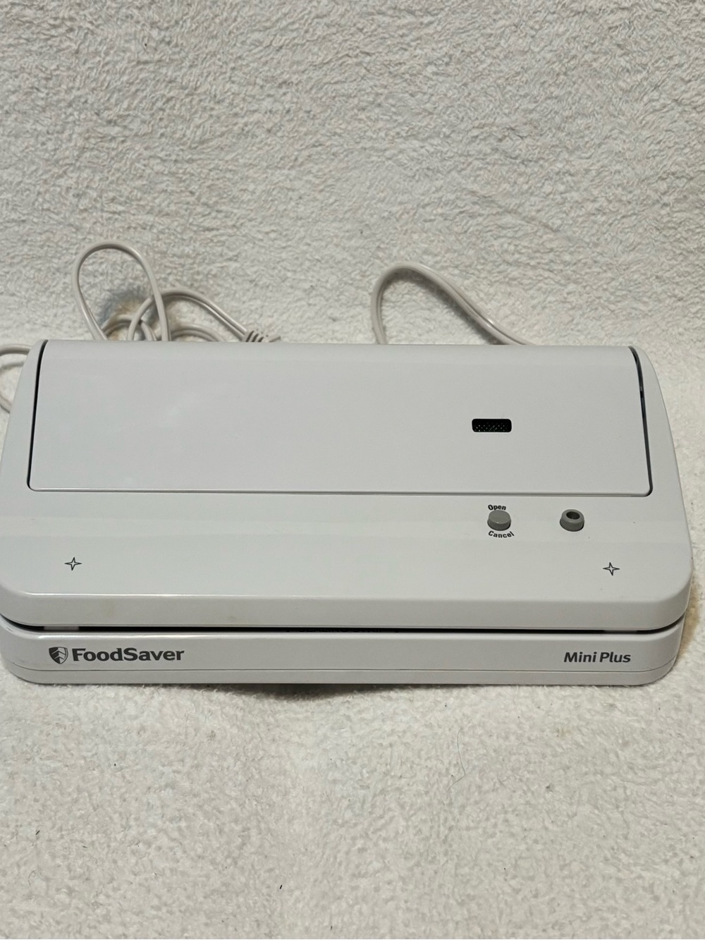 FoodSaver Mini Plus Vacuum Sealer - White